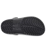 Zueco Crocs modelo Crocband Heritage, color negro con banda lateral en tono crema. Presenta correa de talón pivotante bicolor, diseño con textura pronunciada y detalles de costura, fabricado en espuma Croslite ligera.