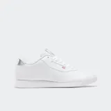 Championes Reebok Princess de cuero sintético blanco con detalles plateados en el talón.