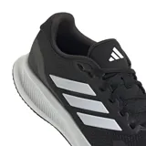 Championes Adidas Runfalcon 5, color negro con detalles blancos y logo de la marca en los laterales.