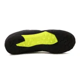 Championes de fútbol Diadora Halley TF, color negro con detalles en amarillo flúor y logo en blanco.