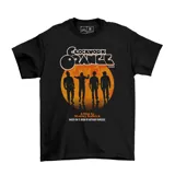 Remera negra de algodón con estampa frontal inspirada en la película La Naranja Mecánica, presentando el título, la silueta de los personajes y créditos del film en tonos naranja.