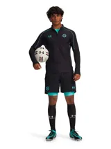 Remera deportiva Under Armour de la colaboración con Mansory, color turquesa, con cuello redondo, manga corta y estampado frontal con el logo de la marca. Confeccionada en tejido técnico de poliéster con panel trasero de jacquard para mayor transpirabilidad.