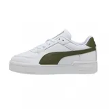 Championes Puma modelo CA Pro Classic II, de diseño urbano con plataforma, color blanco con detalles de logo en dorado.