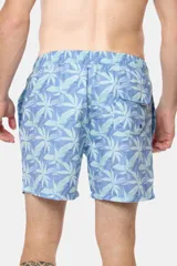 Short de baño celeste con estampado de hojas blancas, cintura elástica con cordón ajustable, dos bolsillos laterales y suspensor de malla fina.