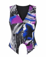 Chaleco sastre entallado con estampado digital abstracto en tonos azul, violeta, negro, gris y blanco. Presenta escote en V profundo, sin mangas y cierre frontal con hebillas metálicas. El diseño destaca por su ruedo con terminación en puntas irregulares y forro interior.