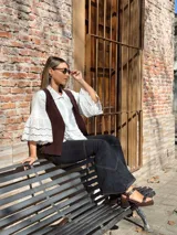 Sandalias de cuero color chocolate, con plataforma y hebilla.