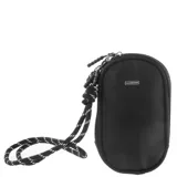 Necessaire tipo bandolera de color negro, con cierre perimetral y correa de cuerda ajustable con detalles reflectantes.