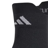 Medias de running Adidas negras con tres rayas horizontales blancas en el tobillo y logo de la marca en el empeine.