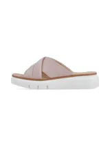Sandalia Barths de cuero color nude, con tiras cruzadas acolchadas en la capellada, suela anatómica y plataforma blanca de poliuretano.