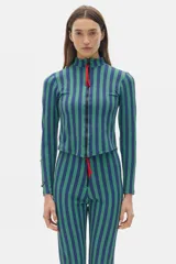 Lycra ajustada de manga larga, con cierre doble en la parte delantera y protección UV Factor 50.