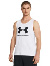 Musculosa deportiva Under Armour de corte clásico, color blanco con el logo de la marca estampado en negro en el centro del pecho.