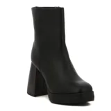 Bota de caña media para mujer de la marca Beira Rio, color negro. Confeccionada con acabado liso, cuenta con un taco alto grueso, plataforma delantera y punta redondeada.