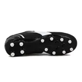 Championes de fútbol Diadora Optimus, color negro con detalles en blanco.