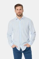Camisa de lino de manga larga con diseño de rayas verticales en tonos verde y blanco, cuello camisero, cierre frontal de botones y bordado sutil en el pecho.