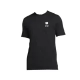 Remera de algodón color negro con cuello redondo y mangas cortas. Presenta un bolsillo frontal en el pecho con el logo de Nike Air y el estampado 82-22.