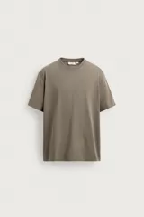 Camiseta regular fit de manga corta y cuello redondo, perteneciente a la colección especial Origins.