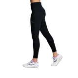 Calza larga de running Saucony Fortify, color negro, con cintura alta y calce ajustado. Confeccionada en tejido entrelazado de poliéster reciclado y spandex. Cuenta con bolsillo con cremallera en el muslo y en la parte trasera.