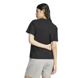 Remera de algodón de corte clásico y cuello redondo, con el logo de las 3 barras de Adidas bordado en el centro del pecho.