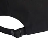 Gorra Adidas negra de sarga de algodón transpirable con logo blanco bordado en el frente, visera curva y cierre ajustable en la parte posterior.