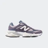 Championes New Balance 9060 de diseño chunky y futurista, en tonos lila, celeste y gris, con la icónica letra 'N' en blanco y una entresuela esculpida con amortiguación ABZORB.