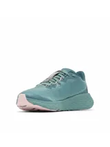 Zapatilla de running y senderismo Columbia Konos Featherweight para mujer, color verde azulado con detalles en rosa pálido en la suela. Presenta una parte superior tejida jacquard transpirable, entresuela TechLite+™ y suela Omni-Grip™ con sistema de amortiguación Omni-MAX™. El lateral lleva el logo de Columbia en blanco.