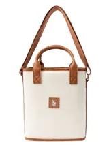 Matera modelo Cadiz con diseño a rayas en tonos beige, blanco y marrón, asas cortas de mano y correa larga ajustable para el hombro.