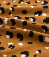 Vestido corto de viscosa con estampado de leopardo, escote cuadrado y mangas cortas abullonadas.