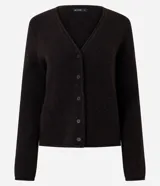 Cardigan de punto color marrón oscuro, con escote en V, cierre frontal con botones y mangas largas.