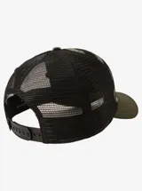 Gorra tipo trucker Quiksilver modelo Pidgeon Chicken, con frente estampado estilo camuflado en tonos verde militar y negro, visera curva en color verde militar y paneles traseros de red negra. Cuenta con un parche frontal rectangular con el logo de la marca.