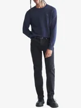 Sweater azul marino de algodón con cuello redondo y logo CK bordado en el pecho.