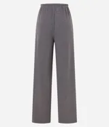 Pantalón flare negro con textura acanalada, cintura elástica con lazo y confeccionado con viscosa certificada.