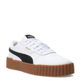 Championes Puma modelo Carina 3.0, con diseño inspirado en los años 80. Presentan una capellada blanca de cuero con la icónica franja lateral de la marca en color negro y una suela de plataforma acanalada en tono marrón.