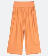Pantalón recto color salmón de viscosa con cintura elastizada, bolsillos laterales y largo midi.