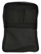 Mochila urbana y outdoor marca RKF, color gris oscuro con base negra. Cuenta con compartimento principal con cierre impermeable, bolsillo para laptop de 15 pulgadas, múltiples compartimentos frontales, bolsillos laterales para botellas y correas ajustables. Incluye un llavero mosquetón decorativo y parche de cuero sintético con logo en la parte inferior.