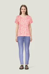 Pantalón de jean chupín color celeste claro.