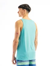 Musculosa lisa de color borgoña con cuello redondo y sisas amplias.