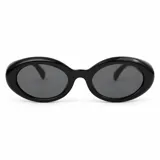 Lentes de sol con armazón ovalado de acetato traslúcido en tono gris oscuro y lentes oscuros.