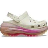 Zueco Crocs modelo Mega Crush Color Dip Clog, color beige con plataforma degradada en tonos rosados y suela de goma tractorada.