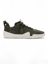 Championes de entrenamiento Under Armour TriBase Reign 6, color verde oliva con suela blanca. Presentan tecnología UA WARP en la parte superior para mayor sujeción, mediasuela de doble densidad y tecnología UA TriBase para maximizar el contacto con el suelo y la estabilidad durante ejercicios de levantamiento y movimientos dinámicos.