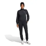 Conjunto deportivo Adidas compuesto por una campera con cierre frontal y cuello alto, y un pantalón tipo jogging. Ambas prendas son de color negro, confeccionadas en tejido técnico con puños elásticos y el logo de la marca estampado en blanco.
