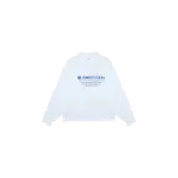 Remera de manga larga color blanco, con cuello redondo y estampado institucional en el pecho en tono azul.