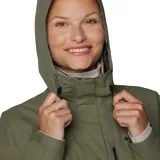 Campera impermeable y transpirable Columbia Hikebound II Jacket con tecnología Omni-Tech, color verde militar, con capucha ajustable, bolsillos con cierre y costuras totalmente selladas.