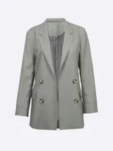 Blazer recto color crudo, de lino, con solapas de muesca, cierre cruzado con doble botonadura, mangas largas y bolsillos con solapa.