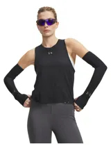 Musculosa deportiva Under Armour de corte holgado, confeccionada en tejido ligero y transpirable con diseño de espalda deportiva y bajo con aberturas laterales.