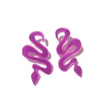 Par de aros colgantes con forma de serpiente.