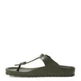 Sandalias tipo ojota Birkenstock modelo Gizeh, color verde oliva, con diseño anatómico, tira ajustable con hebilla y separador de dedos.