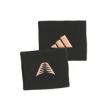 Par de muñequeras deportivas adidas Anthony Edwards color negro, con logo bordado en tono claro y diseño elástico para control de humedad.