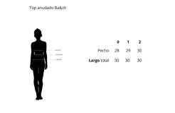 Crop top blanco de tejido de punto, con escote en V y detalle anudado en el centro del pecho, dejando una abertura en la zona abdominal. Espalda baja.