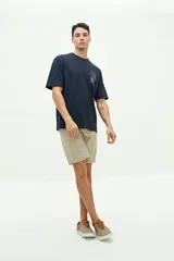 Remera de manga corta color tostado, con ajuste regular y arte bordado en el pecho con motivos de cactus y texto "EST. 1971 BROOKSFIELD S. EDITION".