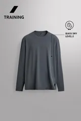 Camiseta de entrenamiento de manga larga y cuello redondo, confeccionada en tejido técnico ligero y elástico con tecnología de secado rápido. Presenta costuras planas para mayor resistencia y comodidad durante el movimiento, con un pequeño logo estampado en el bajo.